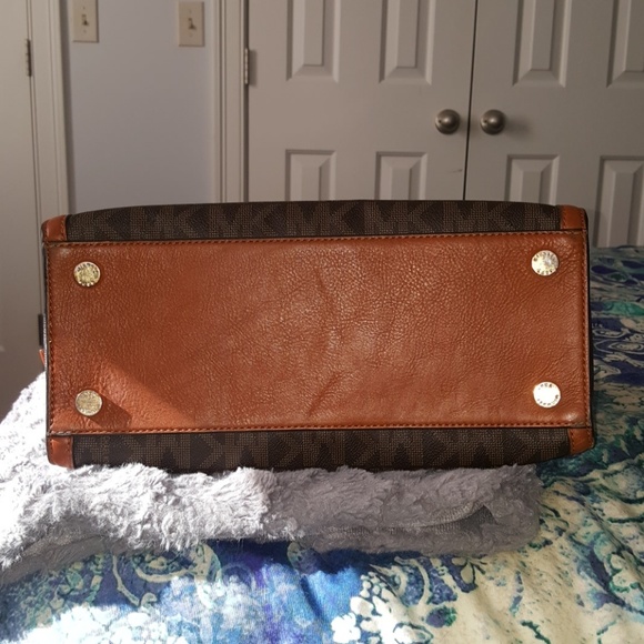 Michael Kors Bag - Picture 3 of 8